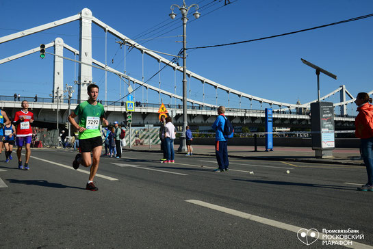 courir un marathon dans les rues de Moscou