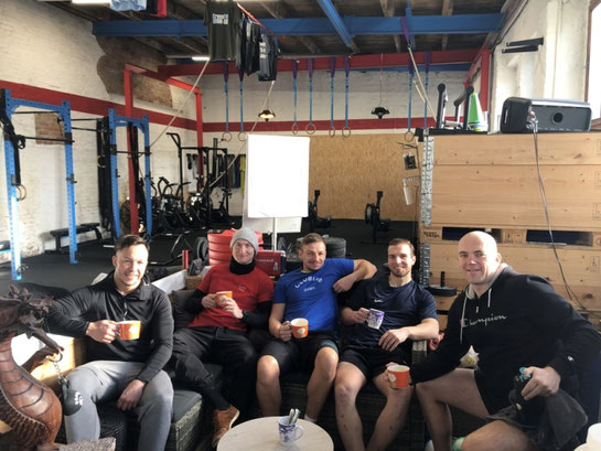Inzwischen zur Tradition geworden: Nach dem 6 Uhr Kurs gibt es erst einmal einen Kaffee.