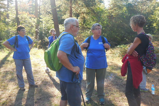 Les dames discutent, JP est en écoute attentive, Hilda cherche à comprendre, Nadine se désaltère, ... tout est OK