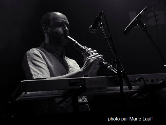 Térence THIAM on clarinet at Café La Pêche in Montreuil with LE PELICAN FRISE , 8°6 CREW and GREENLAND WHALEFISHERS