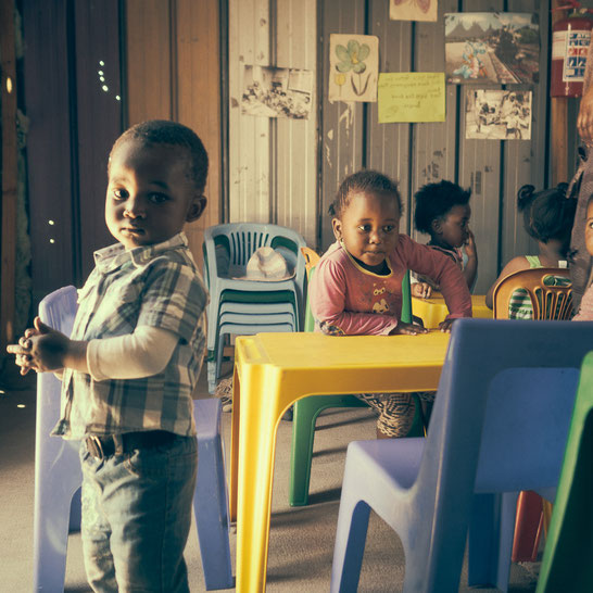 Natürlich gibt es auch Kindergärten im Township, wenn die Eltern einen Job haben und sich die zusätzliche Ausgabe leisten können - Township Langa Cape Town South Africa