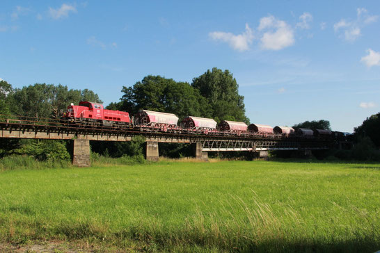 Übergabe auf dem Liebschwitz-Viadukt.