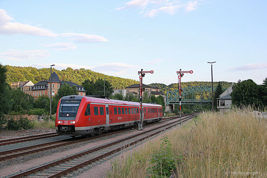 Einfahrt RE Elsterberg - Erfurt Hbf in Greiz.