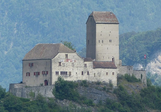 Quelle: https://commons.wikimedia.org/wiki/Category:Schloss_Sargans?uselang=de#/media/File:SchlossSargans.jpg