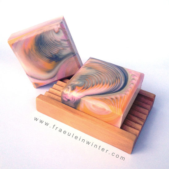 "Zig-Zag Cosmic Wave" | Handmade soap by Fraeulein Winter