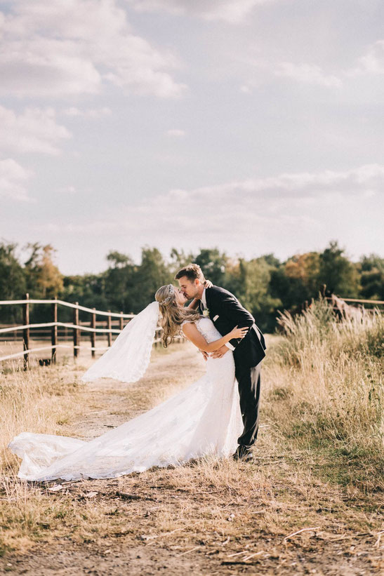 Die Freie Trauung in Willich. Das Golden Couple: Findet Ideen, Tipps und Inspirationen für eure Hochzeit, heiraten in Willich, NRW, Hochzeitsreportage, gefunden auf philosophyl