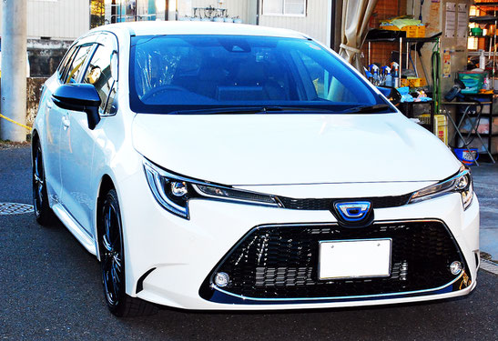 トヨタ カローラツーリング ホワイト パール 新車の磨き ボディガラスコーティング 飯野自動車コーティング 実績３１年