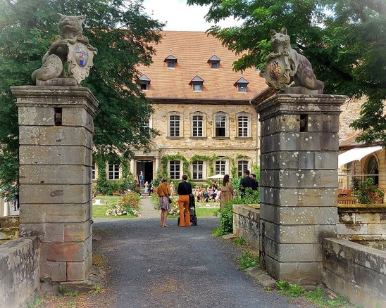 Hof vor Schloss Burgpreppach