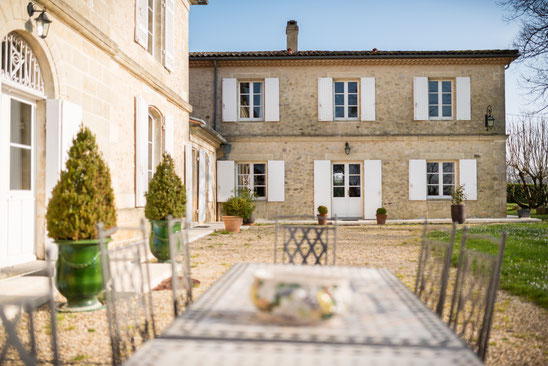 Le Château du Payre propose des coffrets séjours à offrir ou pour se faire plaisir_ carte cadeau_ cartes séjour au château_dormir dans le vignoble_ cadeaux_ séjour vignoble Bordeaux_chambres d'hôtes visite et dégustation Bordeaux_le petit futé_hébergement