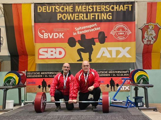 Markus Kuhne in der AK III bis 105 kg KG 212,5 kg. Das war der Deutsche Meister Titel.Maik Junge startete in der AK I Gewichtsklasse bis 74 kg KG und schaffte 182,5 kg, und somit Platz 2. Glückwunsch euch beiden.