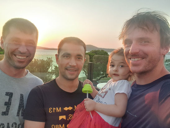 Ali, Mensur, a guests child and Bastian at the hotels rooftop