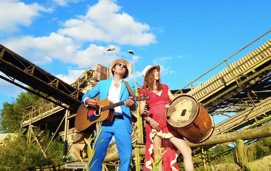 Anna Kalberer und Jojo Büld treten am kommenden Sonntag mit ihrem Folk-Pop-Projekt Stereolites nach längerer Pause mal wieder im "Moccafloor" in Pfullendorf auf. Foto: Promo