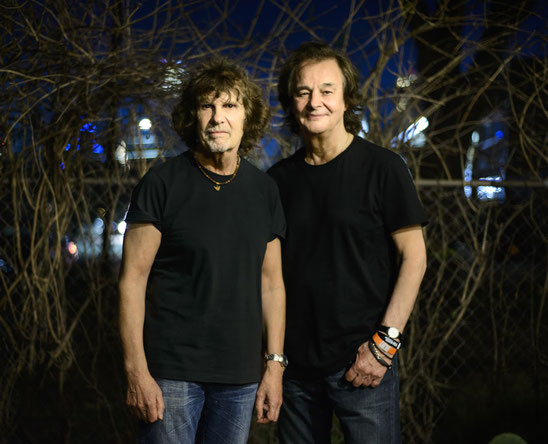 Die beiden Zombies-Bandleader Rod Argent und Colin Blunstone reisen mit einer fünfköpfigen Band an. Foto: Jacob Blickenstaff