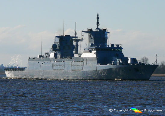 Bundesmarine Fregatte "SACHSEN-ANHALT" (F 224) auf der Fahrt in die Nordsee zur Probefahrt, 20.03.2018