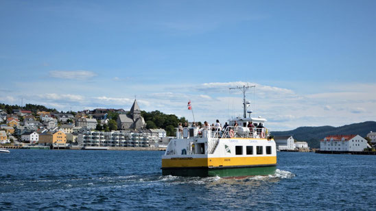 Fähre im Hafen von Kristiansund