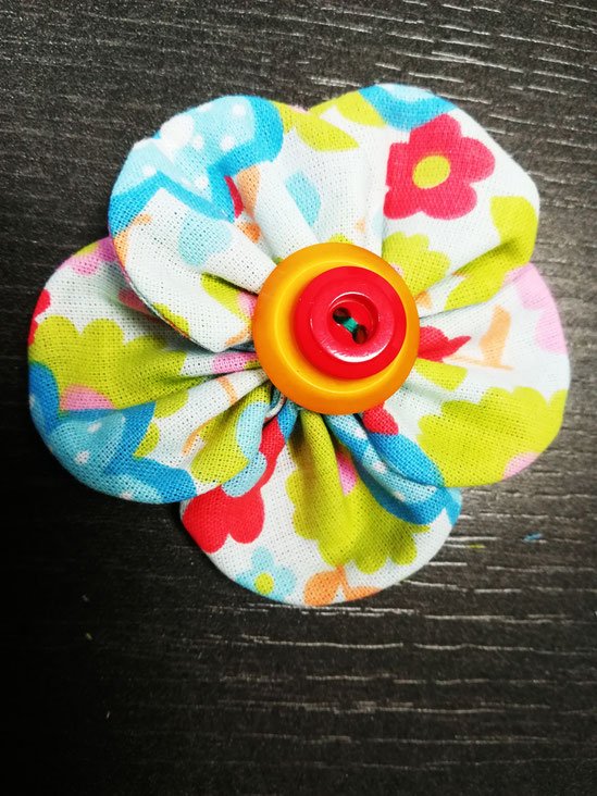 blumen nähen,blüten,lebenslustig,blog,upcycling,stoffreste,fensterdeko,frühling