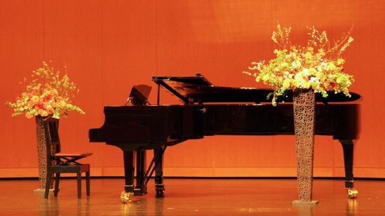 白山市のＡ's  piano  roomの発表会のステージ風景