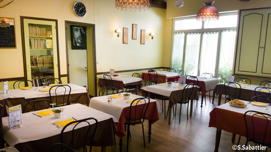 One of the dining rooms of hotel LA FONTAINE