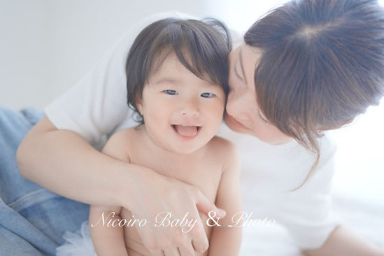 福岡市早良区フォトスタジオにこいろでの撮影と親子ふれあいの様子