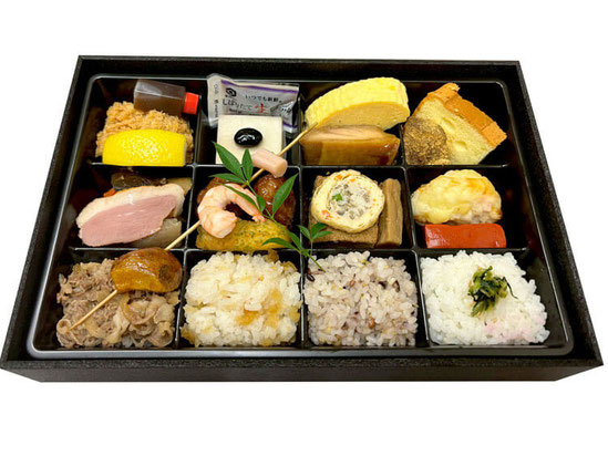 多様な具材が詰まった豪華なお弁当