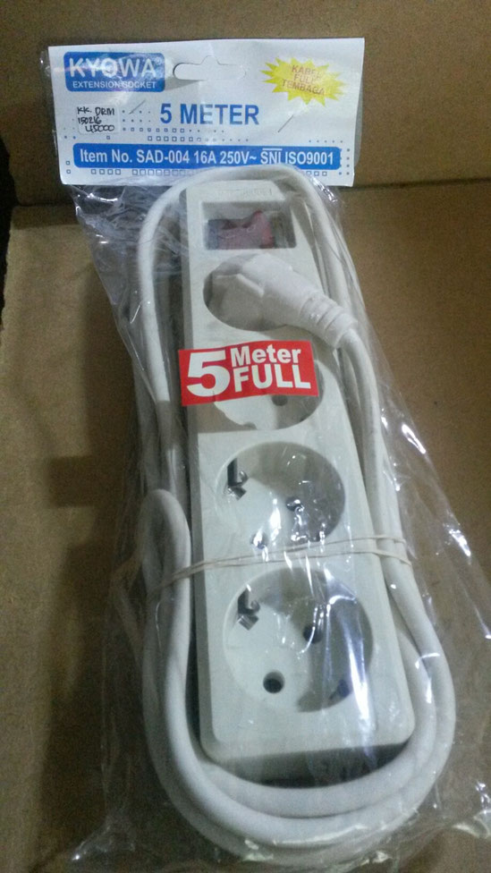 Stop kontak  4Lobang / kabel 5 meter