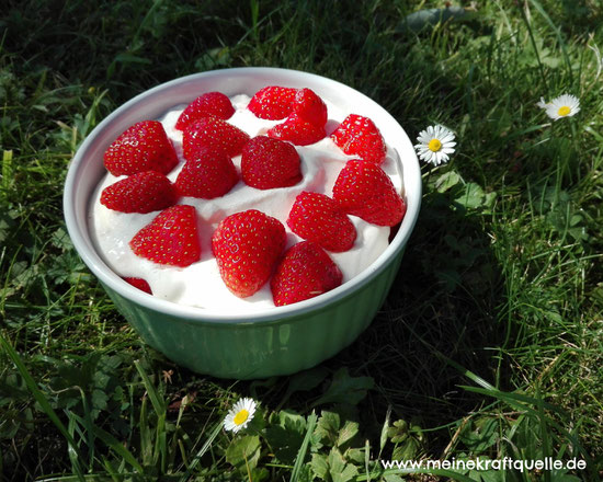 Erdbeertiramisu selbstgemacht, schnelles Tiramisu mit Erdbeeren, Erdbeerrezept zum Verlieben, köstliche Erdbeeren, Kraftquelle
