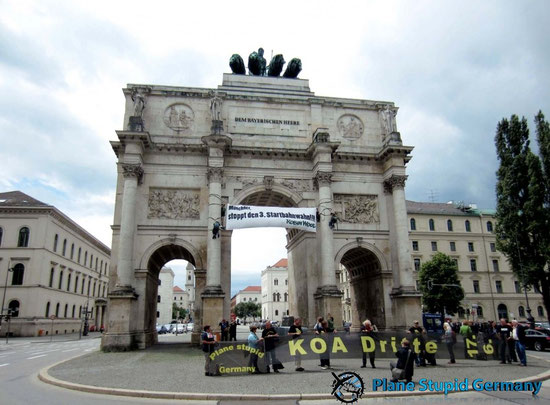 Protest am Siegestor in München