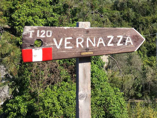 How to Hike Cinque Terre with Kids - The trails are marked with red-white-red flag