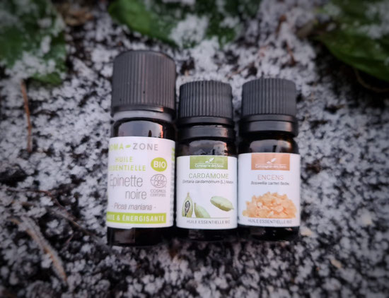 Picture of the three essential oils of the Winter Blend 2022