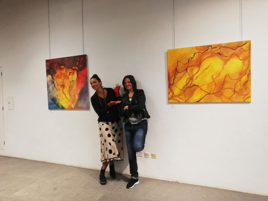 Fabienne Muff und Mentorin Chantal Hediger an der Ausstellung Eruption of Elementary Power 2022