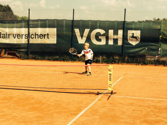 Die Kinder konnten sich auf dem Tennis-Kleinfeld duellieren