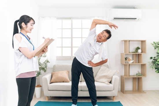 体力側的中の男性