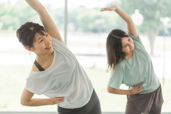 運動している女性