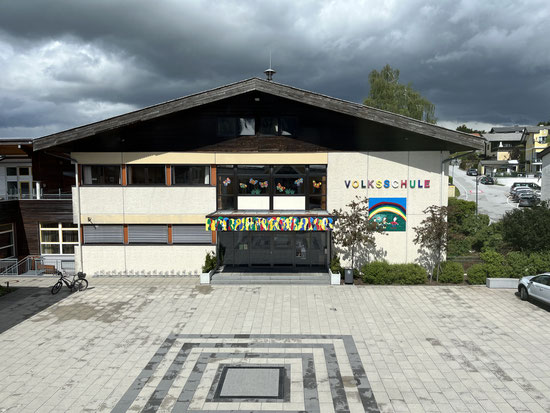 Wir verabschieden uns vom alten Schulgebäude und freuen uns auf die Zukunft in unserem bald begonnenem Schulneubau an diesem Standort.