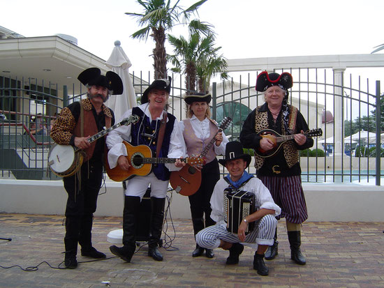 PIRATES CORSAIRES ET BOUCANIERS - GROUPE CHANTEFABLE