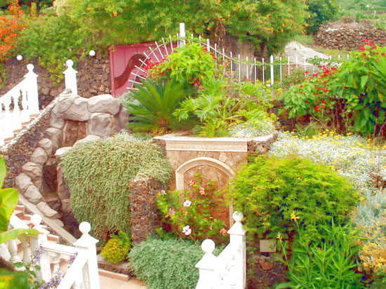 Treppe zum Eingang der Villa Monique mit Pool in einer ruhigen Wohngegend von santa Ursula auf tenerife