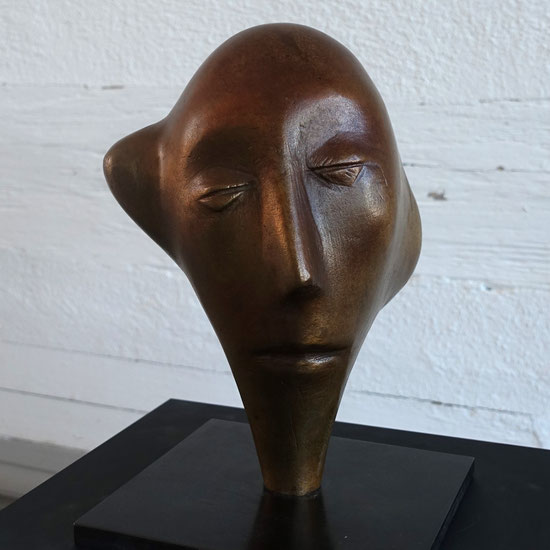 Heidrun Feistner / Der Knoten / Bronzefassung / Exemplar 2/5 / 2024 / 17,5 cm / Ansicht von vorn / Foto HF