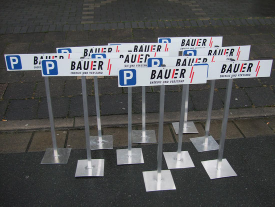 Parkplatzschilder mit Bodenmontagefuß