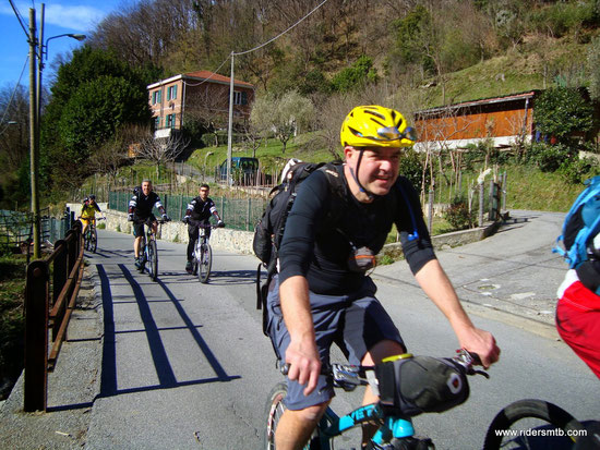 fra una chiacchiera e l'altra bruciamo  10 km di asfalto