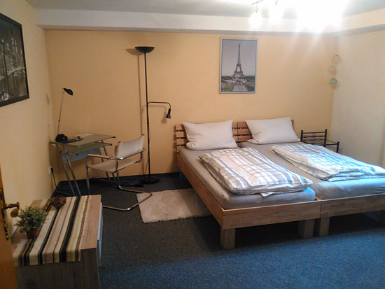 1. Schlafzimmer - Betten können auseinander geschoben werden