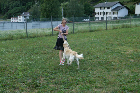 Mit Frauchen aufdem Hundeplatz ist immer super toll