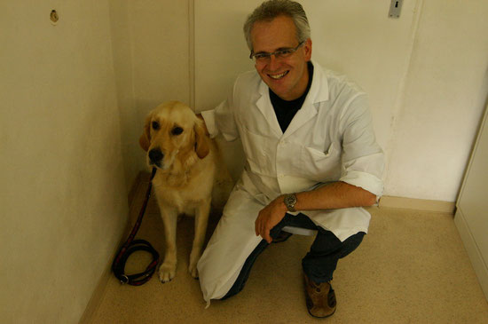 Dr.med.vet Mauro Vattolo mit Sunny