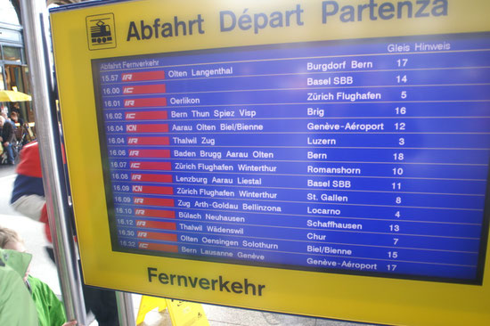 unser Zug fährt gleich los auf Gleis 4