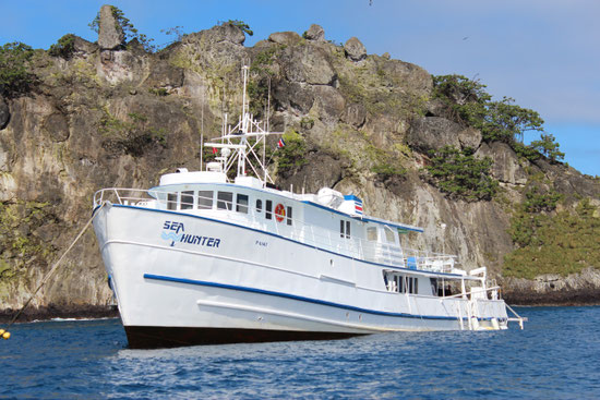 Schiff Seahunter auf der Kokosinsel