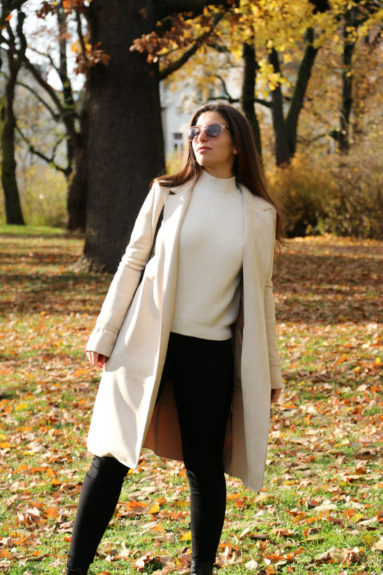 Beige Coat, Fall Autumn, Carmen Schubert
