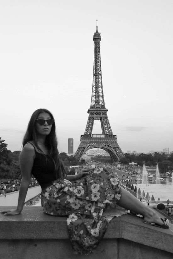 Modeblog by Carmen Schubert Zara print skirt Paris