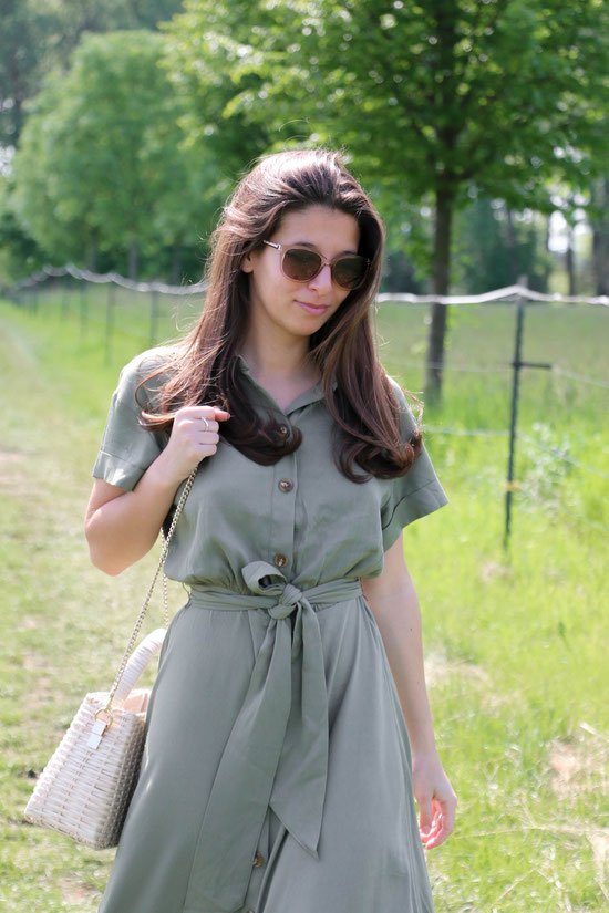 by Carmen Schubert Modeblog Deutschland KHAKI Grünes Sommerkleid Zara