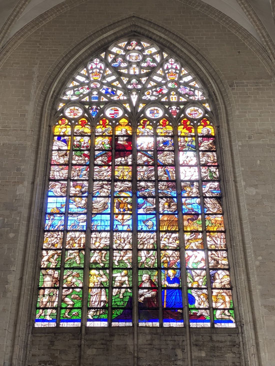 Brussel - Kathedraal van Sint-Michiel en Sint-Goedele - Schitterende westvenster uit 1541 - ThP 230630
