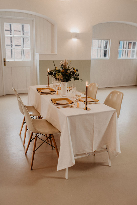 Tischdekoration Hochzeitsdekoration Scandinavian Minimalism Kerzenständer Blumendeko Eameschair Hochzeitslocation Haus Runde