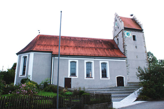 Seit Ende 1990er-Jahre zieht die säkularisierte Alte Kirche im Mengener Teilort-Rulfingen als Anlaufpunkt für Konzertgänger und Kleinkunst-Fans viele Leute der Region Oberschwaben-Bodensee-Schwäbische Alb an. Foto: Marian Hepp